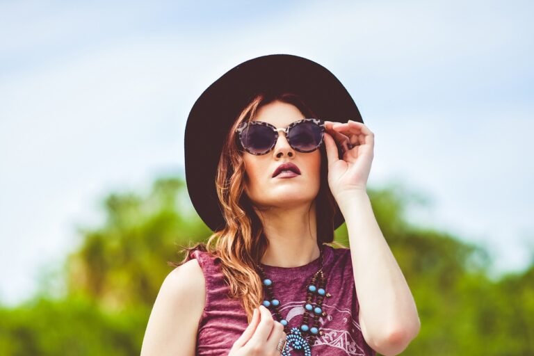 Hippie fashion: a periodic expression of freedom